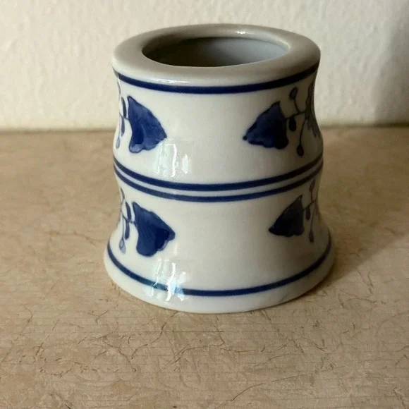 Vintage Japanese Blue & White Porcelain Brush Holder Candle Stand bamboo holder‎ - Picture 5 of 6